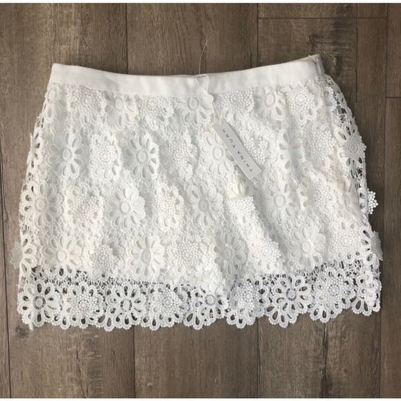 Trina Turk Pedra Lace Eyelet White Skort Shorts Size 0 NWT - Picture 6 of 12